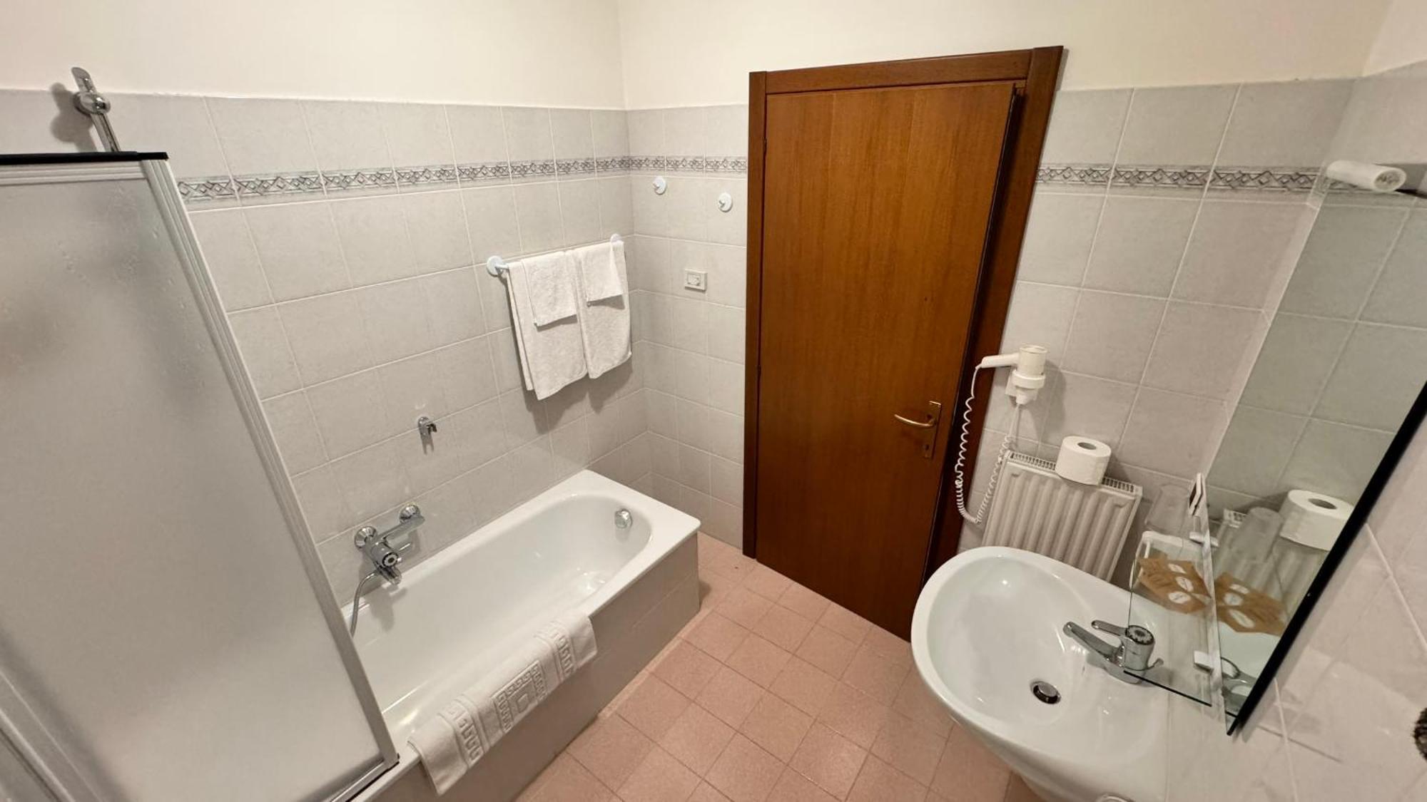 Albergo Stella Alpina 텐노 외부 사진
