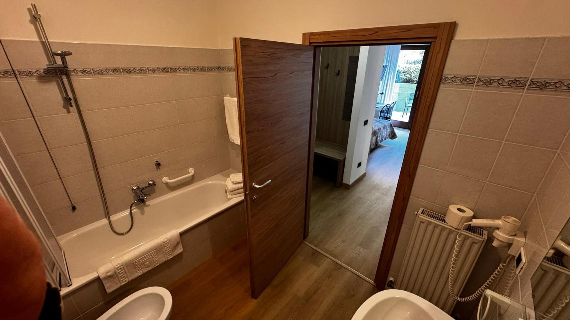 Albergo Stella Alpina 텐노 외부 사진